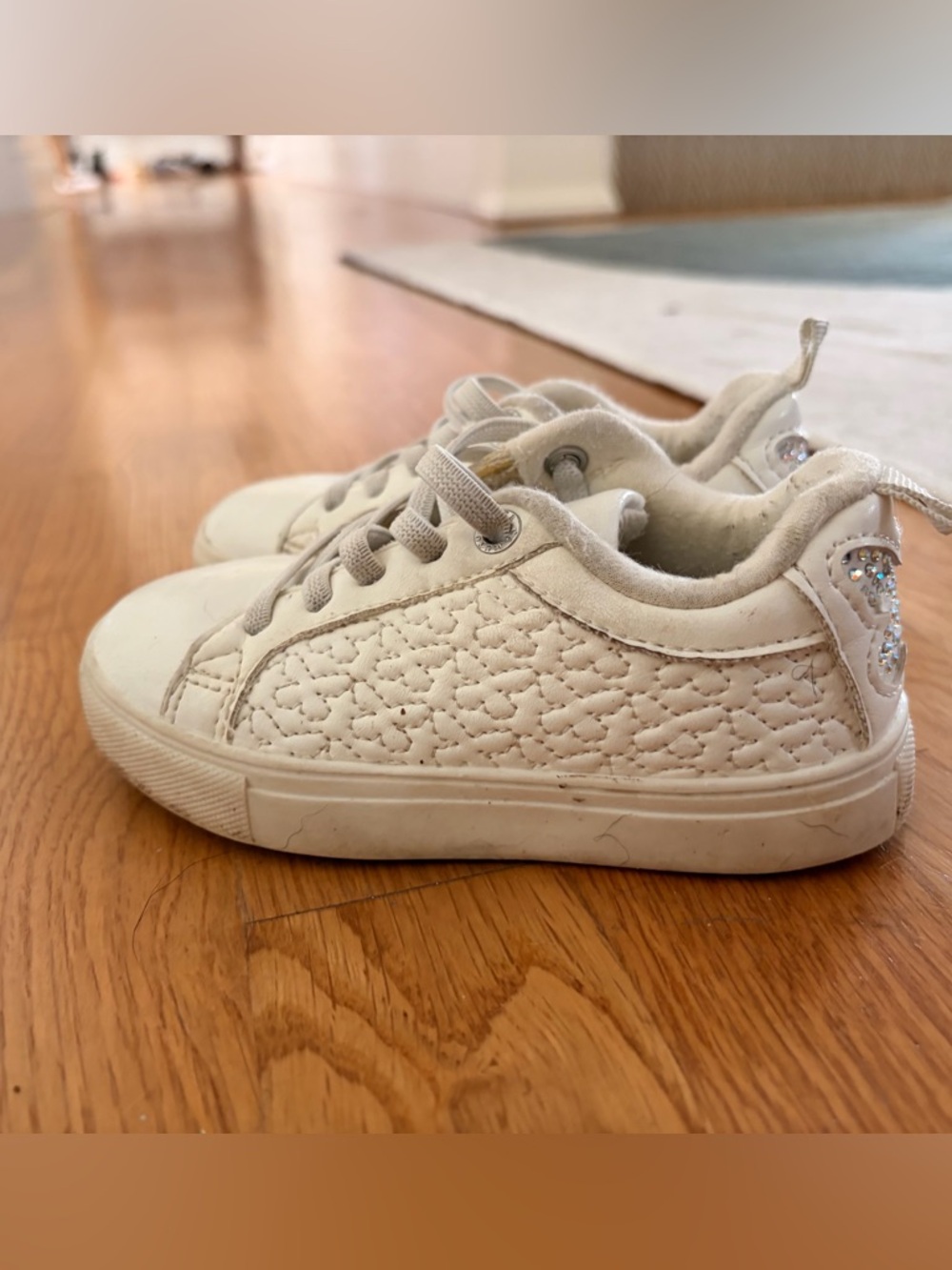 Vince Camuto Kids Cream Quilted Lace-Up Sneakers